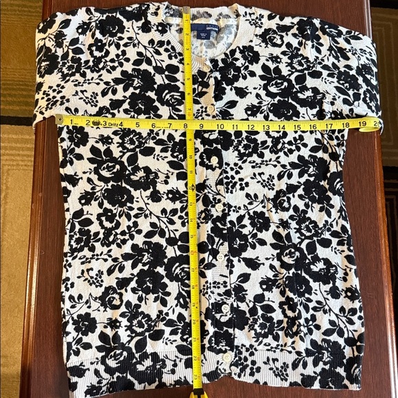 Basic Editions Black and White Floral Sweater - Picture 6 of 7